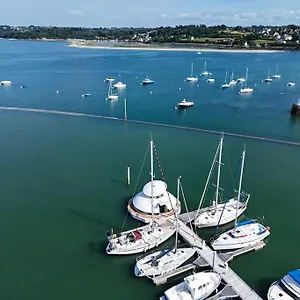 Bateau-hôtel Anthenea Hoteliere Flottante, Perros-Guirec